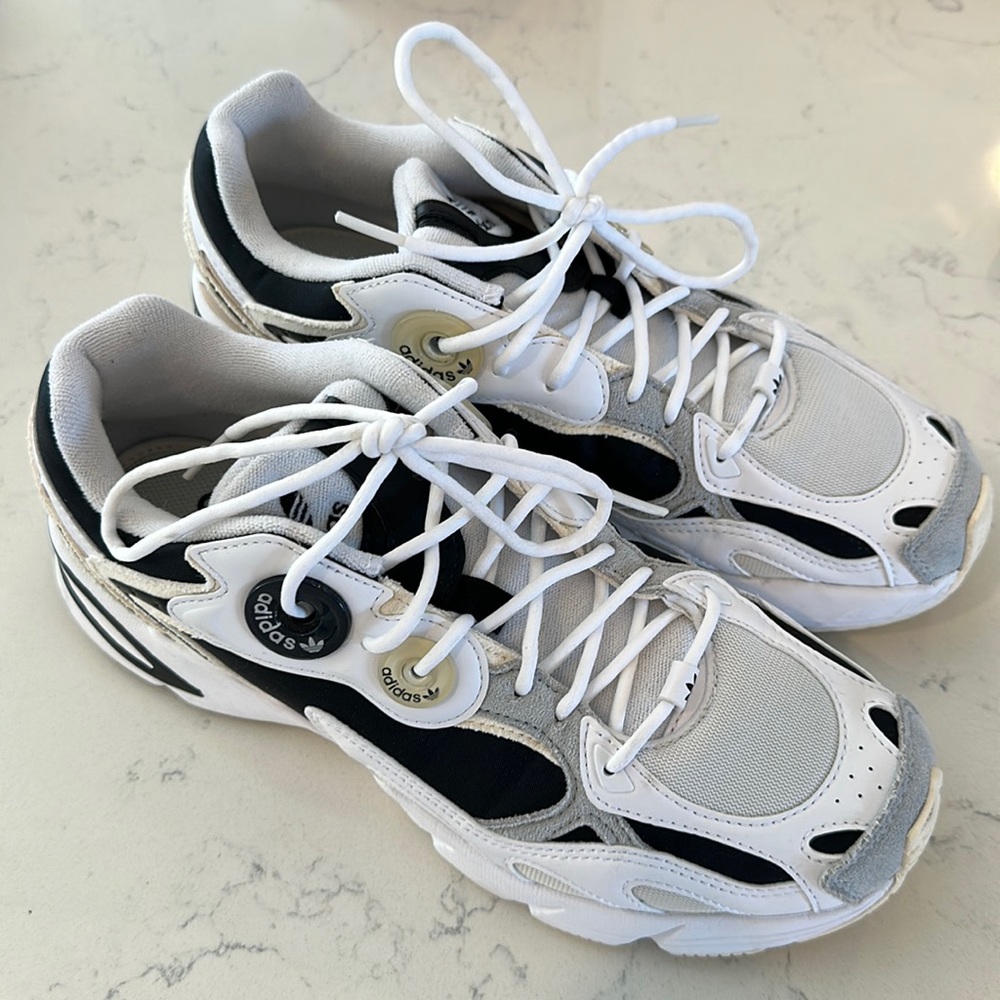 Like New✨Adidas ASTIR Women Sneakers / Size 9